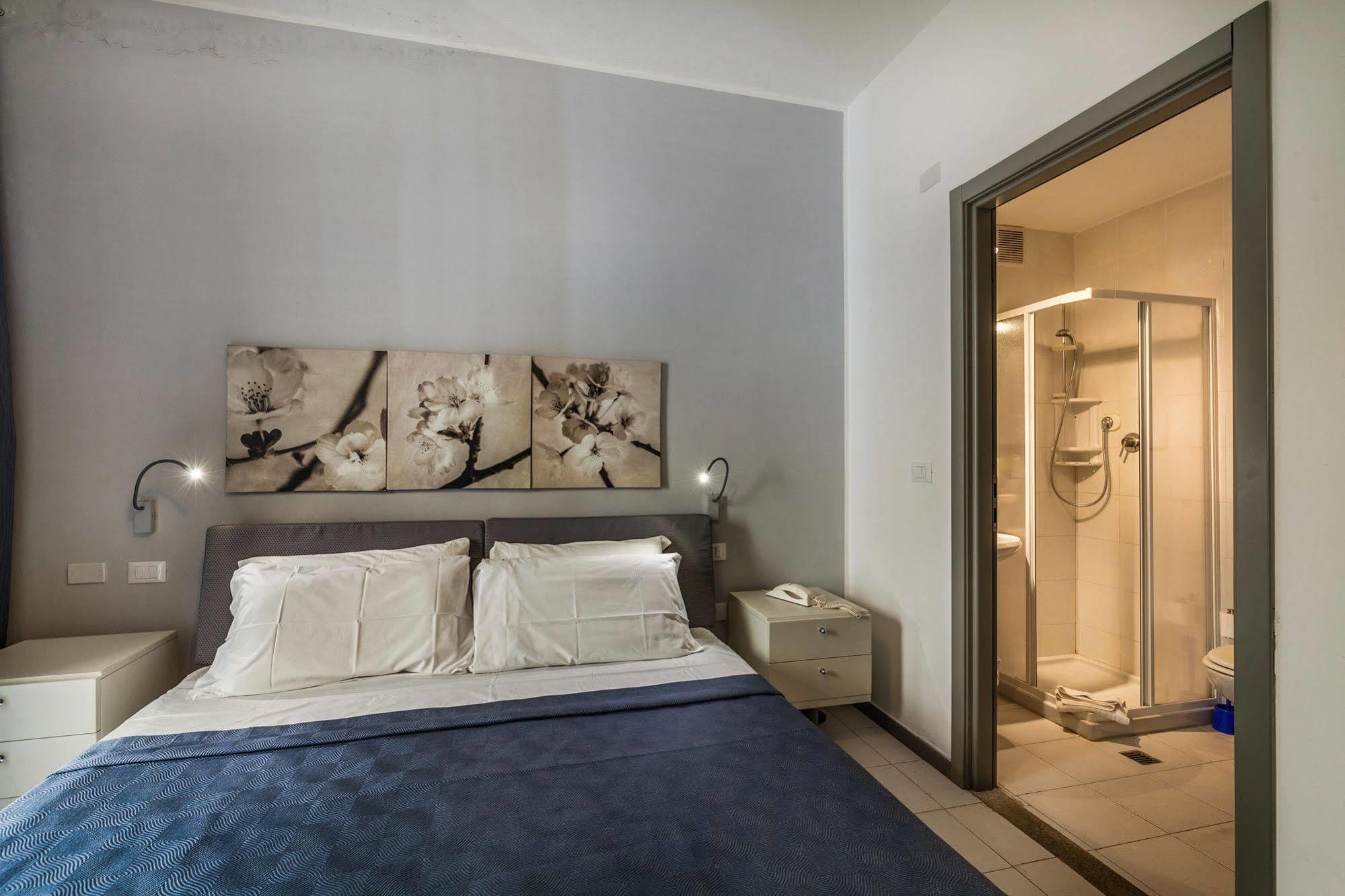 Hotel Residence Hibiscus Ла-Калетта Экстерьер фото