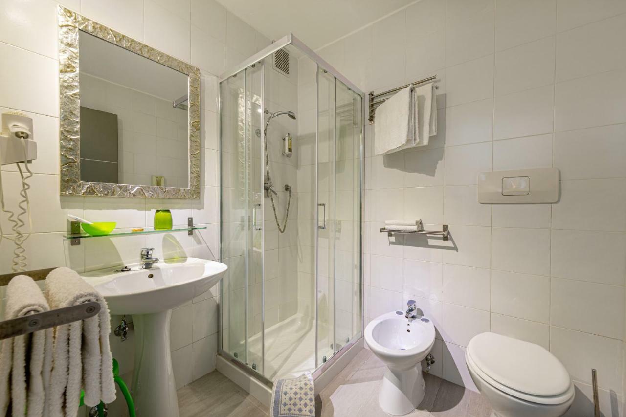 Hotel Residence Hibiscus Ла-Калетта Экстерьер фото