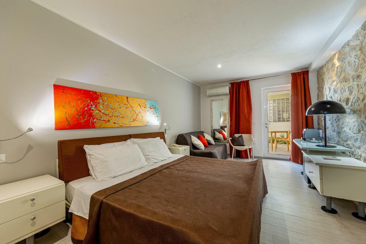 Hotel Residence Hibiscus Ла-Калетта Экстерьер фото
